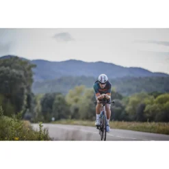 Zone3 Momentum Short Sleeve Trisuit 21 Zone3 Momentum Short Sleeve Trisuit -Pedal Yon Sales zone3 momentum short sleeve trisuit 8